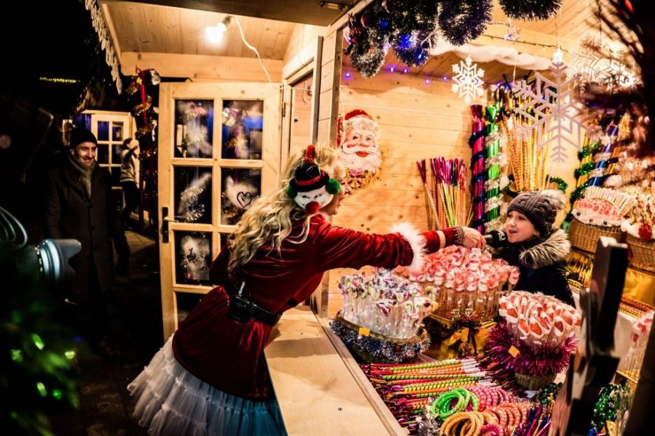 Ilgai laukta akimirka: sužibo pasakiška Kauno eglutė