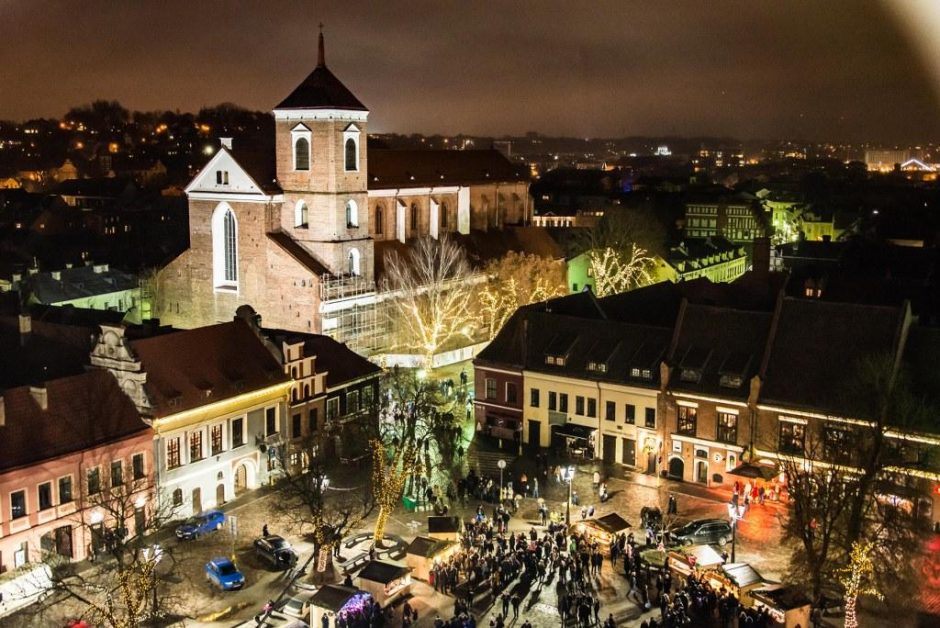 Ilgai laukta akimirka: sužibo pasakiška Kauno eglutė