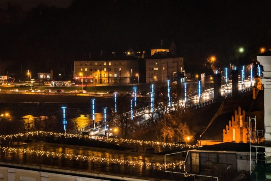 Ilgai laukta akimirka: sužibo pasakiška Kauno eglutė