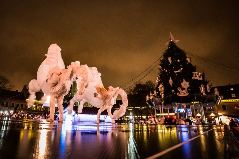 Ilgai laukta akimirka: sužibo pasakiška Kauno eglutė