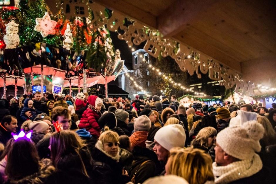 Ilgai laukta akimirka: sužibo pasakiška Kauno eglutė