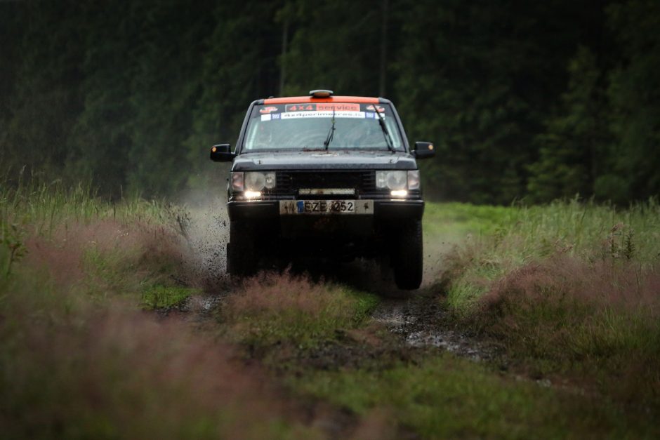 Įpusėjus bekelės maratonui retėja lenktynininkų gretos