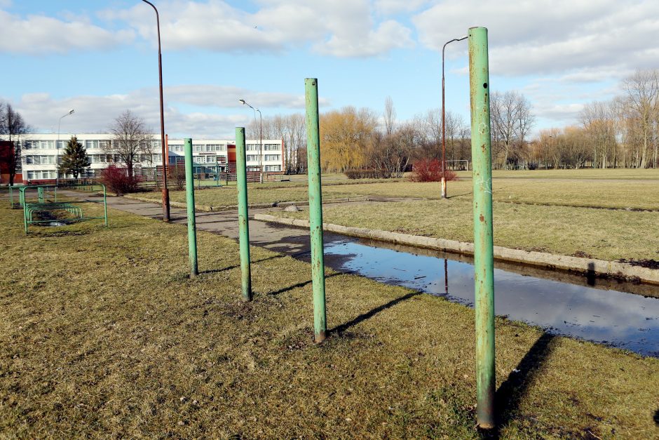 „Vėtrungės“ gimnazijos aikštyno laukia remontas