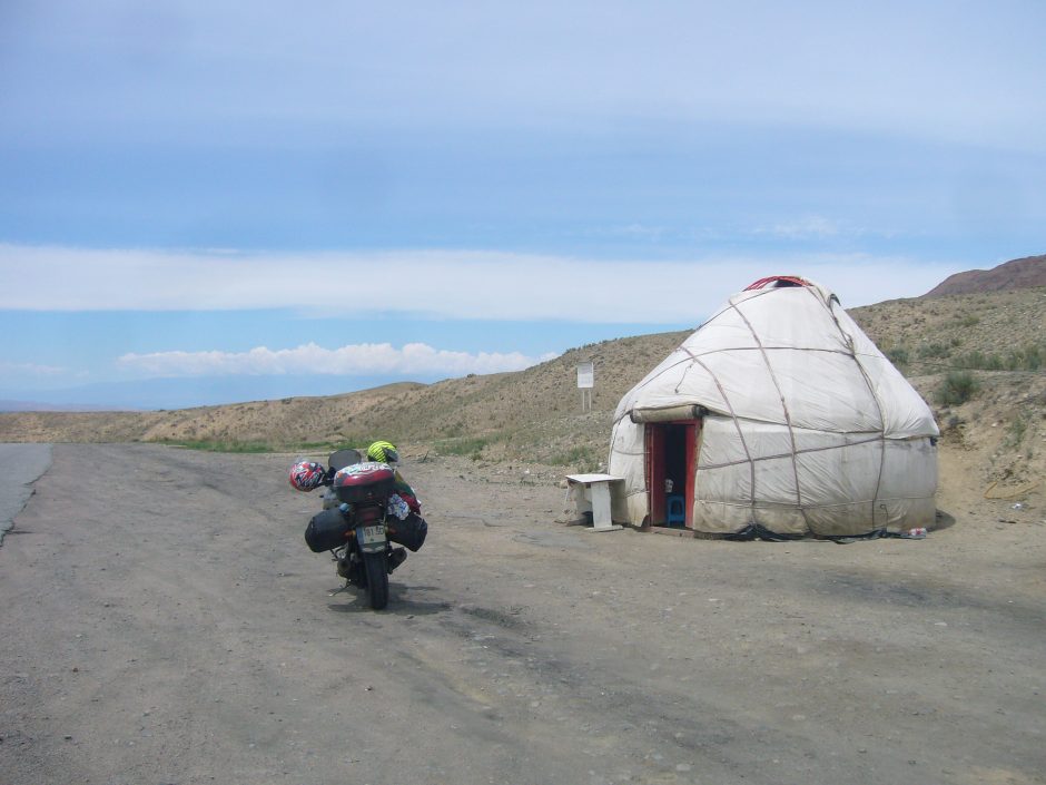 14 tūkst. kilometrų vienas įveikė motociklu