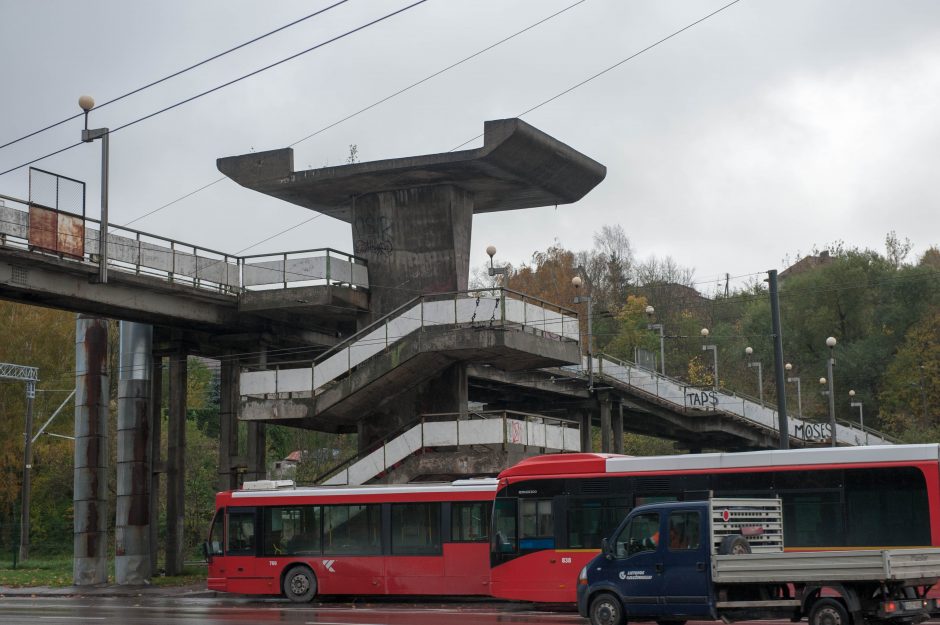 Pėsčiųjų viadukai laukia remonto