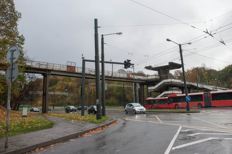 Pėsčiųjų viadukai laukia remonto