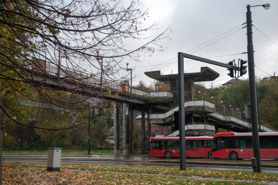 Pėsčiųjų viadukai laukia remonto