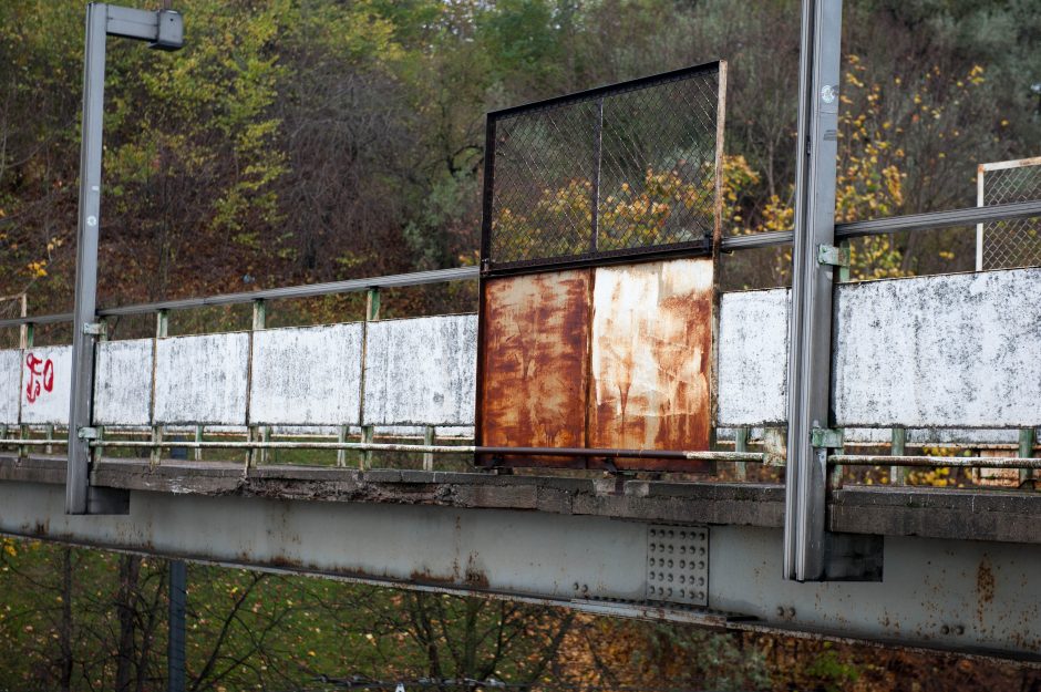 Pėsčiųjų viadukai laukia remonto