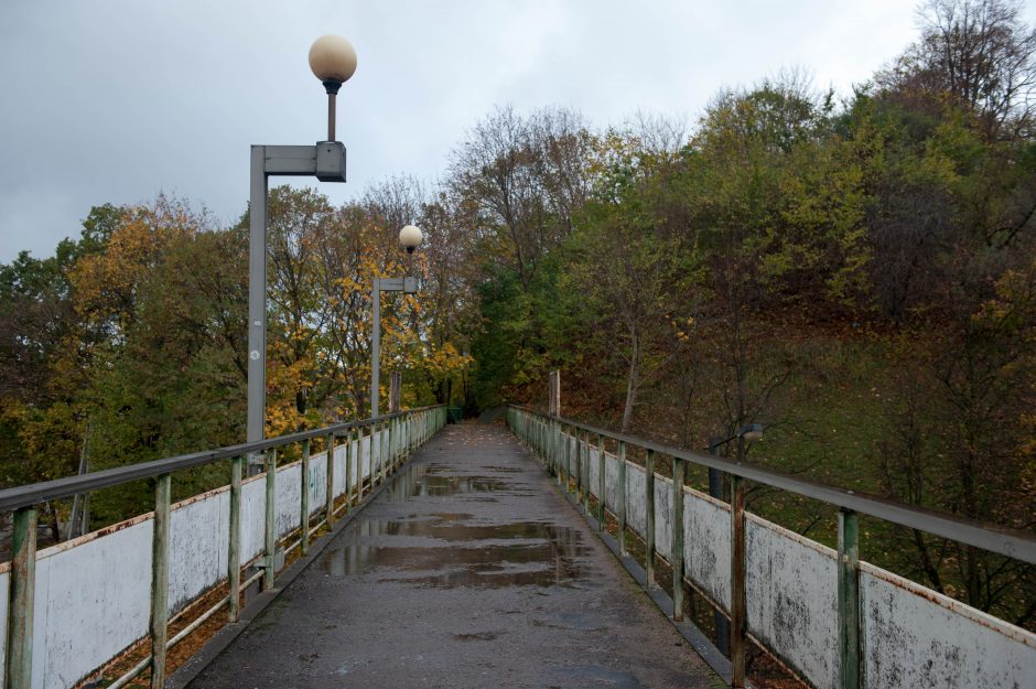 Pėsčiųjų viadukai laukia remonto