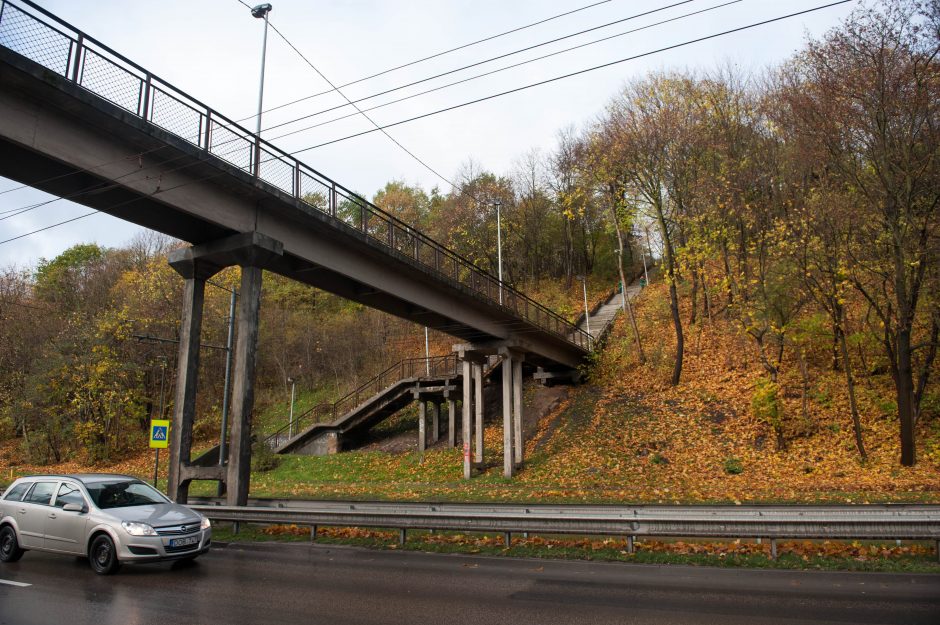 Pėsčiųjų viadukai laukia remonto