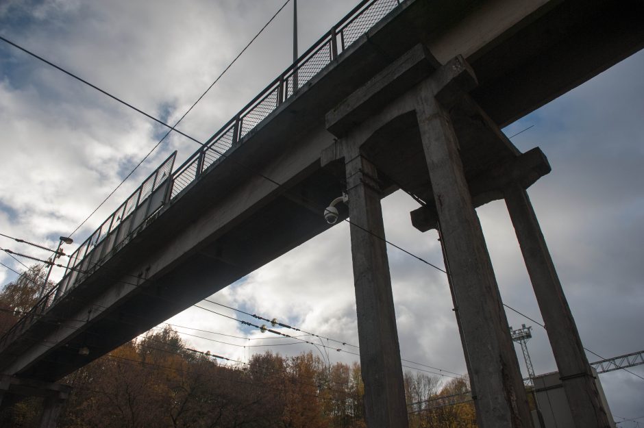 Pėsčiųjų viadukai laukia remonto