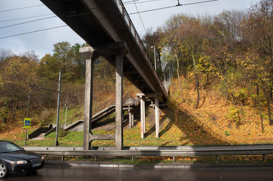 Pėsčiųjų viadukai laukia remonto