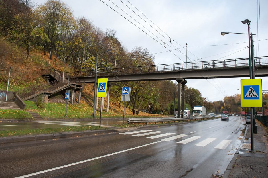 Pėsčiųjų viadukai laukia remonto