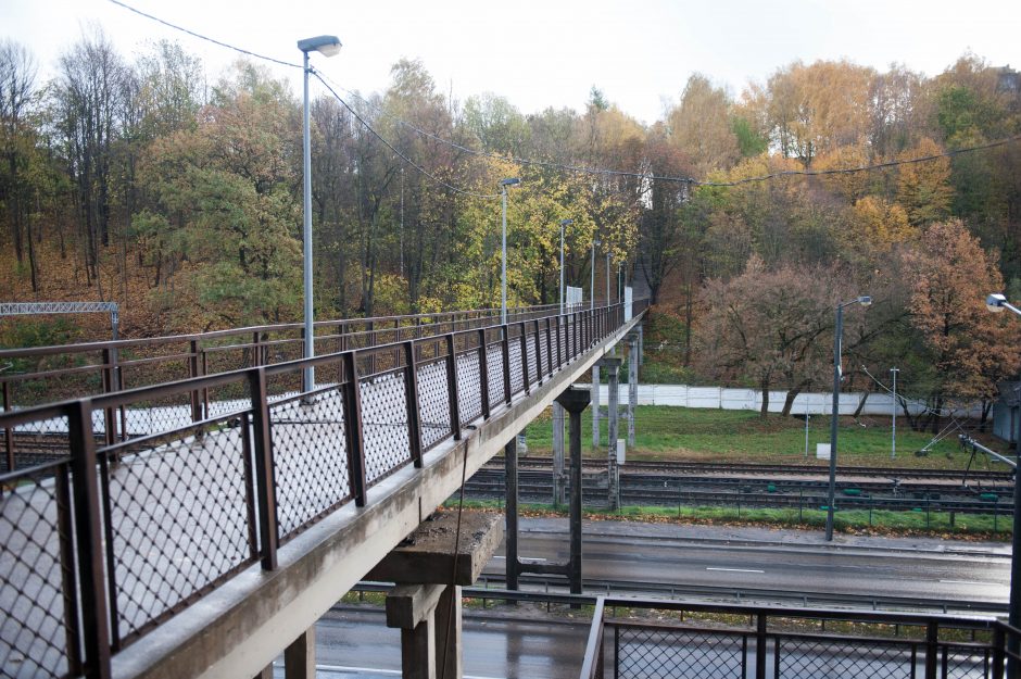 Pėsčiųjų viadukai laukia remonto