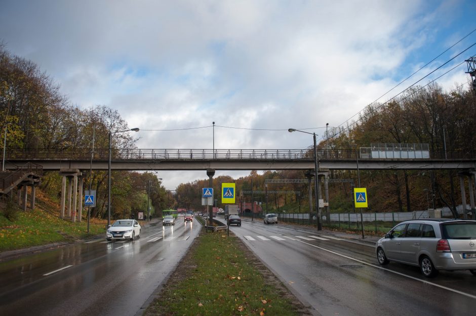 Pėsčiųjų viadukai laukia remonto