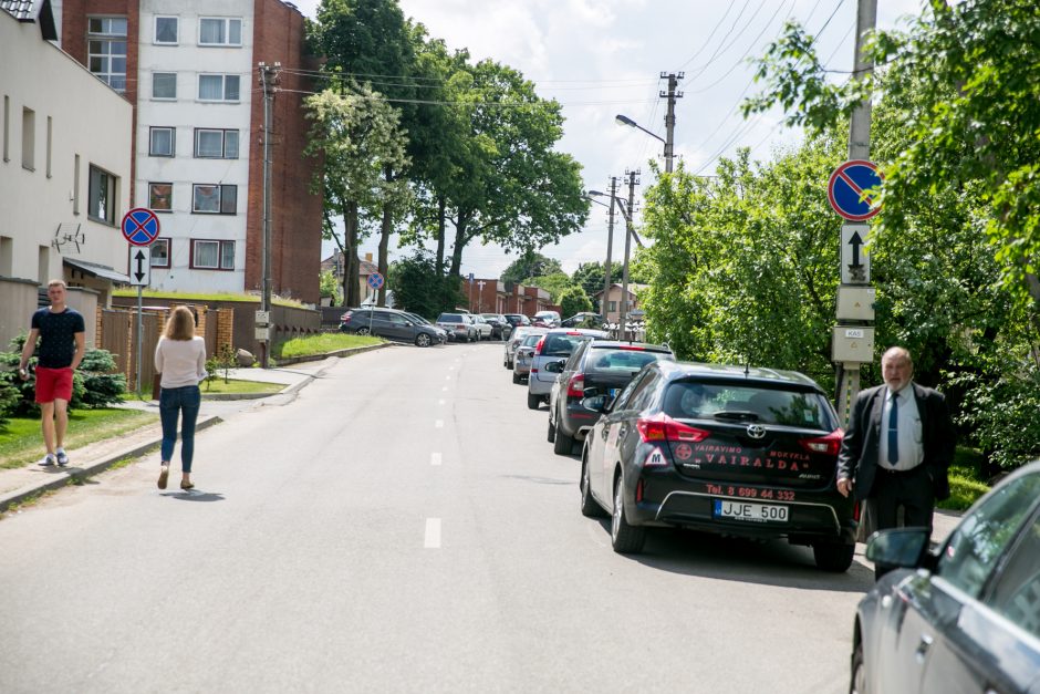 Dar vienas akibrokštas prie Kauno klinikų: ženklų nėra, o baudas rašo