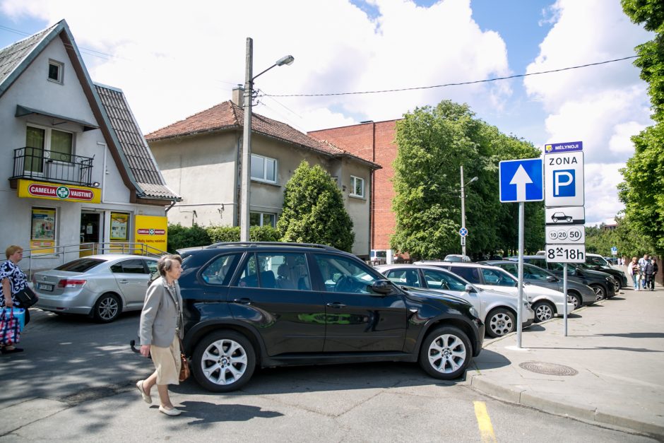 Dar vienas akibrokštas prie Kauno klinikų: ženklų nėra, o baudas rašo