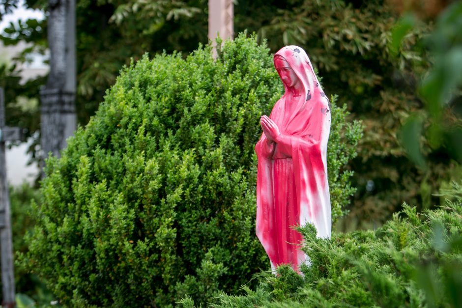 Išpuolis Kauno kryžių kalnelyje: išniekinta Švč. Mergelės Marijos statula