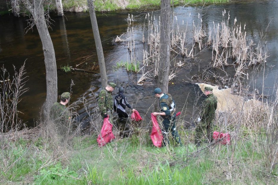 Darbštūs ir pareigingi savanoriai po pratybų prisijungė prie akcijos ,,Darom’’