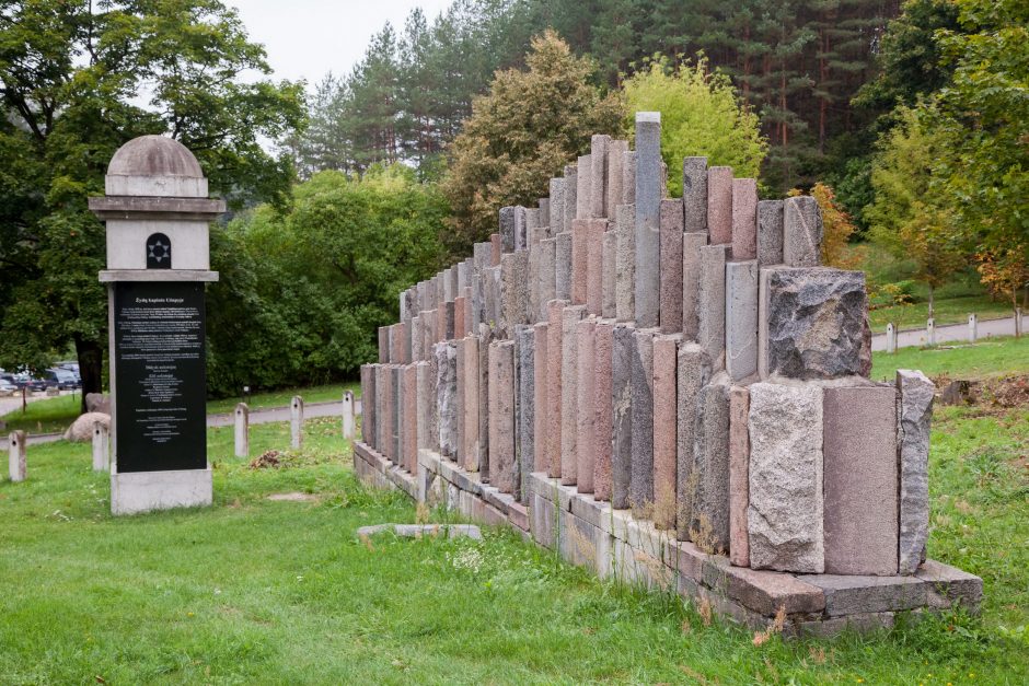 Senosios žydų kapinės pasikeitė neatpažįstamai