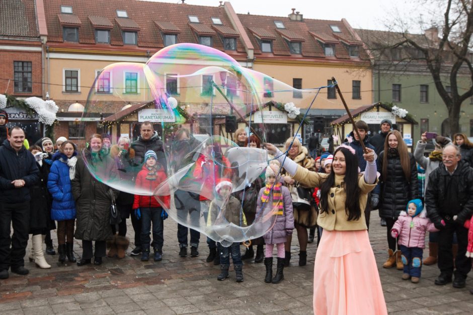 Debesų eglė padiktavo kalėdinio miestelio stilių