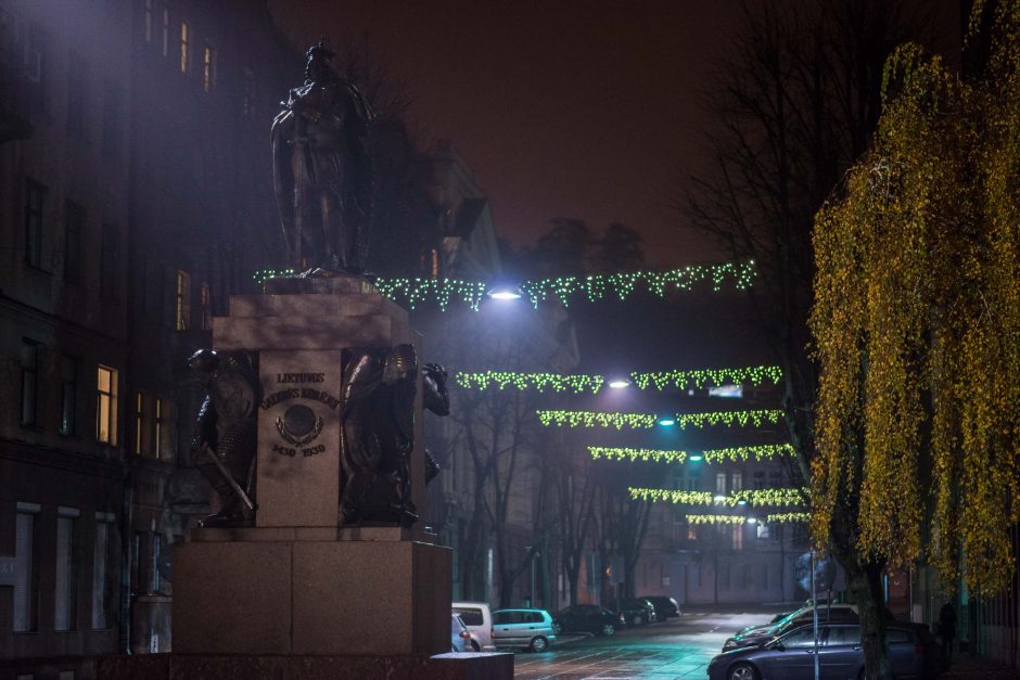 Kaunas puošiasi: sužibo keli kilometrai girliandų ir tūkstančiai dekoracijų