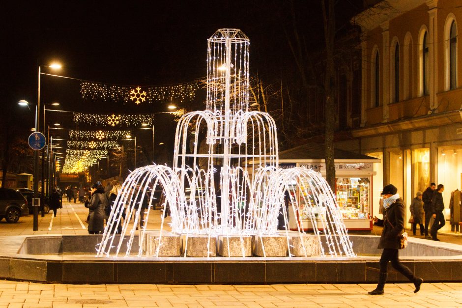 Kai sutemus įsižiebia šviesos