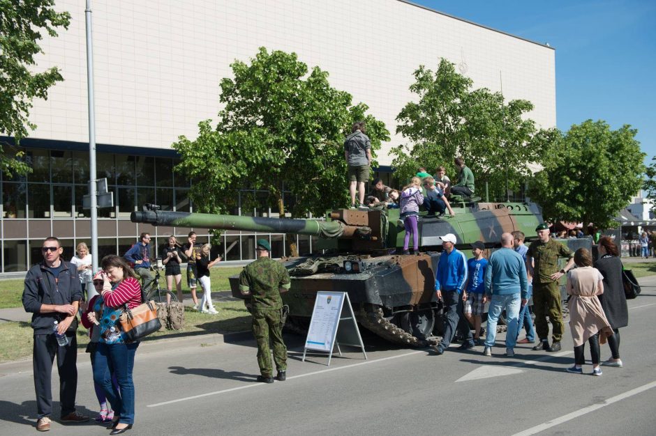 Kaune – galimybė pamatyti techniką ir pabendrauti su kariais