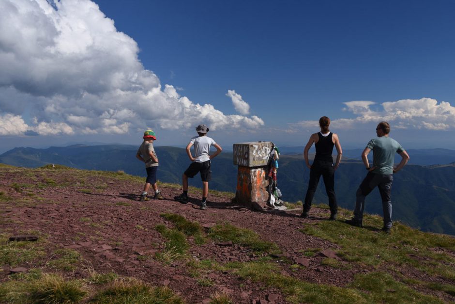 Su vaikais – į karų sukrėstas šalis