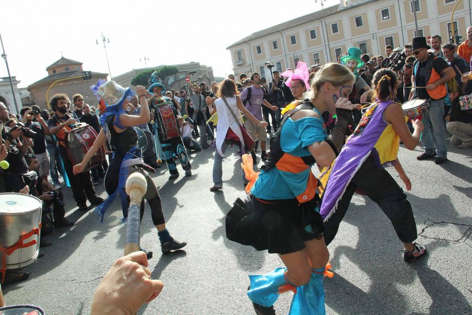 Romoje per protestus prieš taupymą kilo muštynės