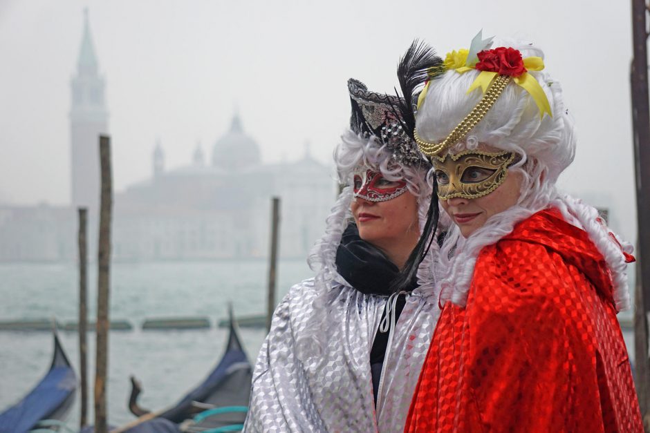 Venecijos karnavalas prasidėjo „angelo skrydžiu“