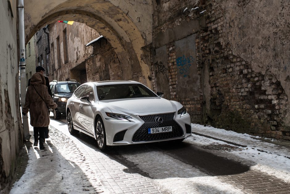 Naujojo „Lexus LS 500h“ garso sistemą įvertino operos solistas E. Montvydas