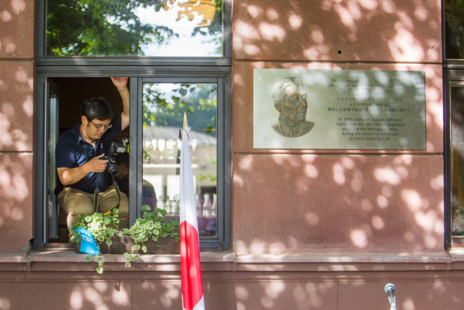 Nulenkė galvą prieš žydų gelbėtoją Č. Sugiharą