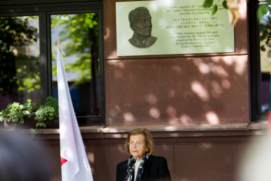 Nulenkė galvą prieš žydų gelbėtoją Č. Sugiharą