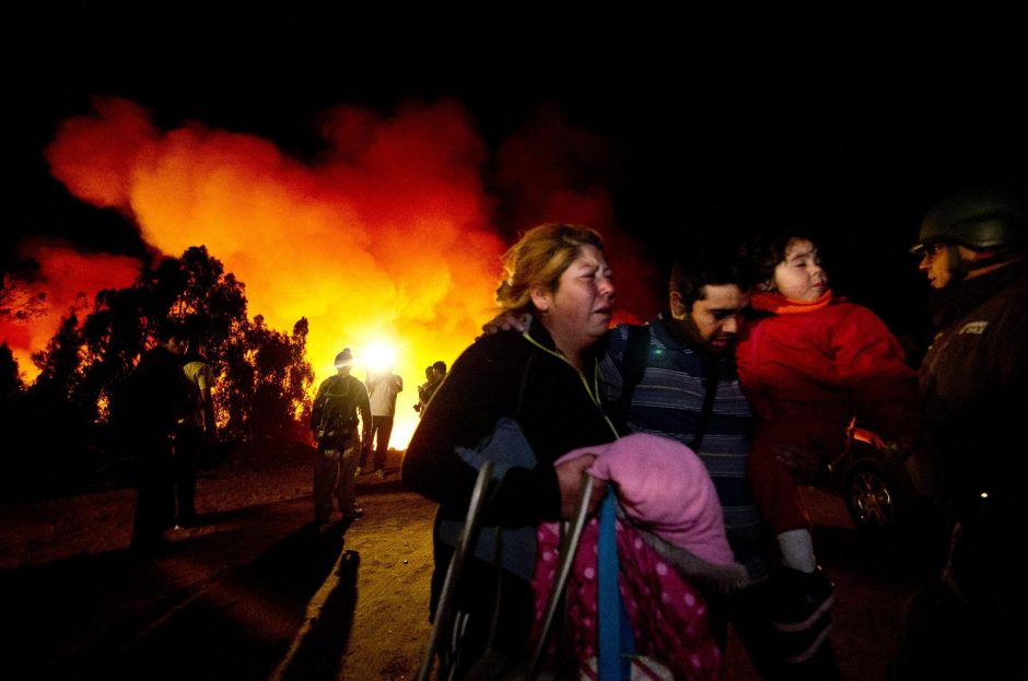Per gaisrą Čilėje žuvo 12 žmonių, tūkstančiai gyventojų buvo evakuoti