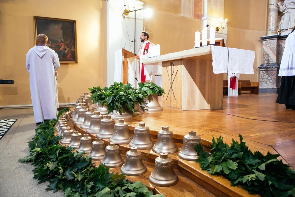 Vilniečiai stebėjo kariljono varpų šventinimą