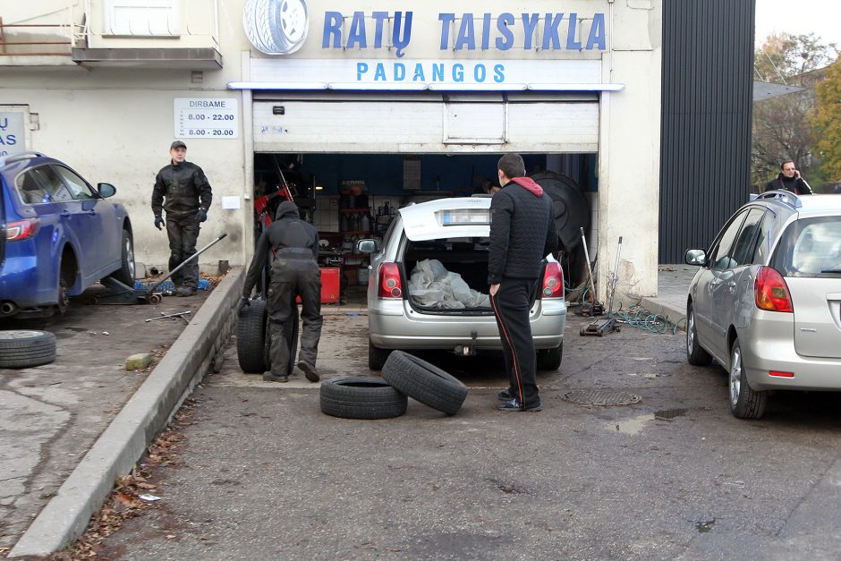 Vasarinių padangų vairuotojai keisti neskuba?