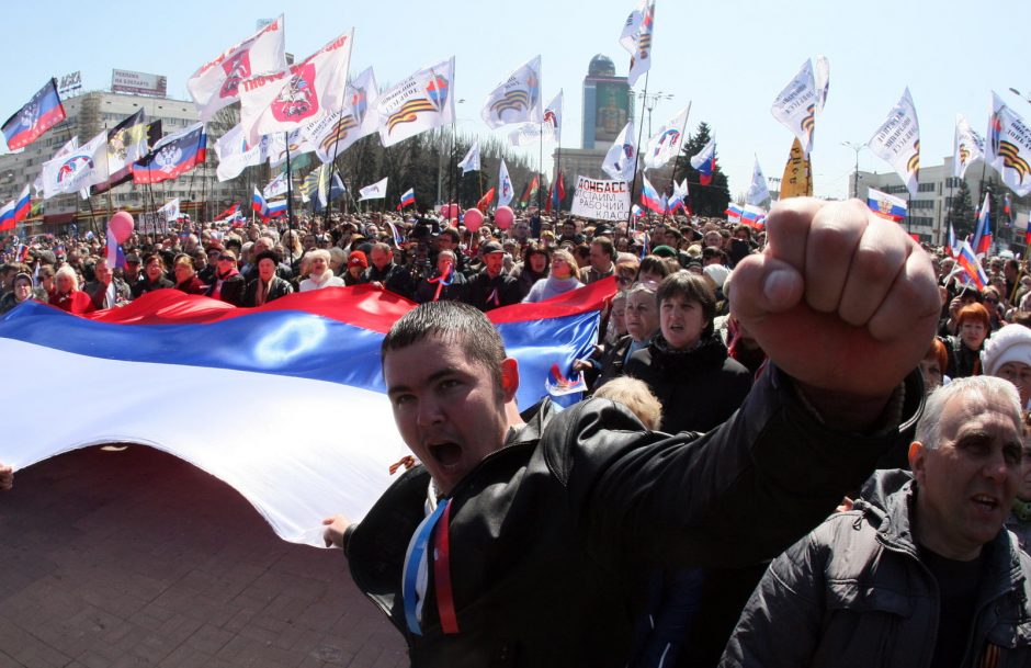 Donecke prorusiški protestuotojai reikalauja referendumo dėl nepriklausomybės