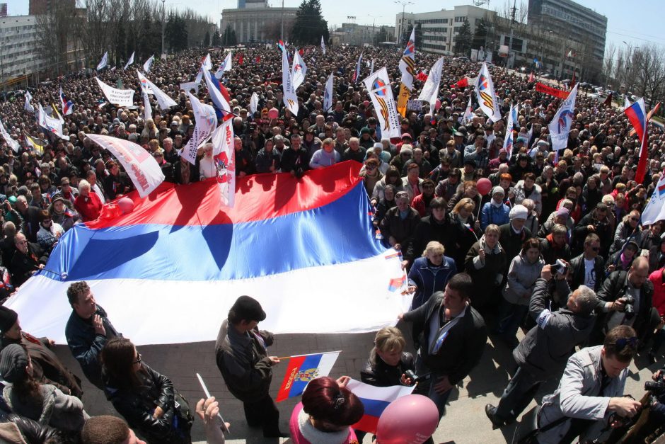 Donecke prorusiški protestuotojai reikalauja referendumo dėl nepriklausomybės