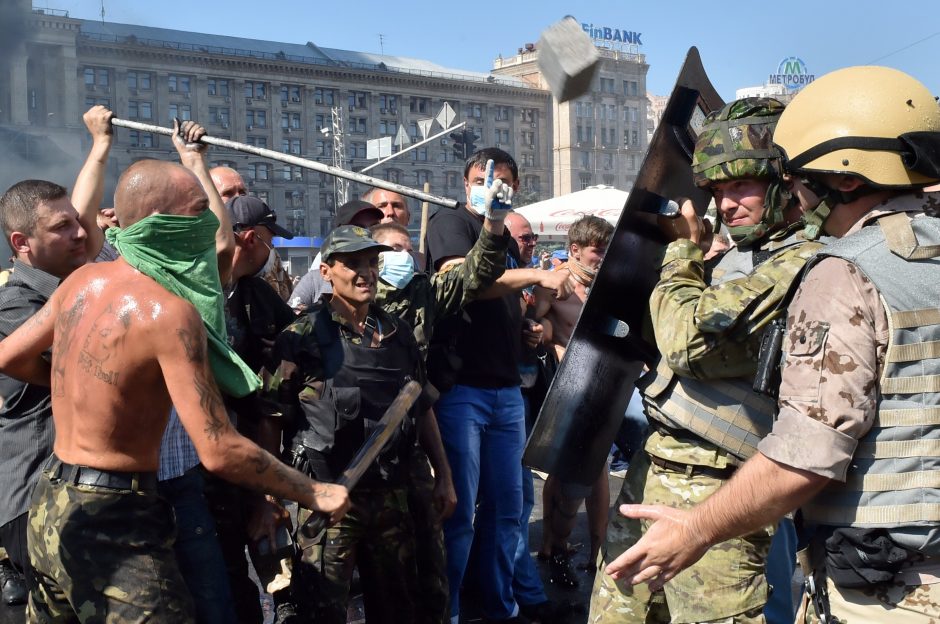 Kijevo valdžia nusprendė likviduoti Maidano stovyklą: degintos padangos ir palapinės
