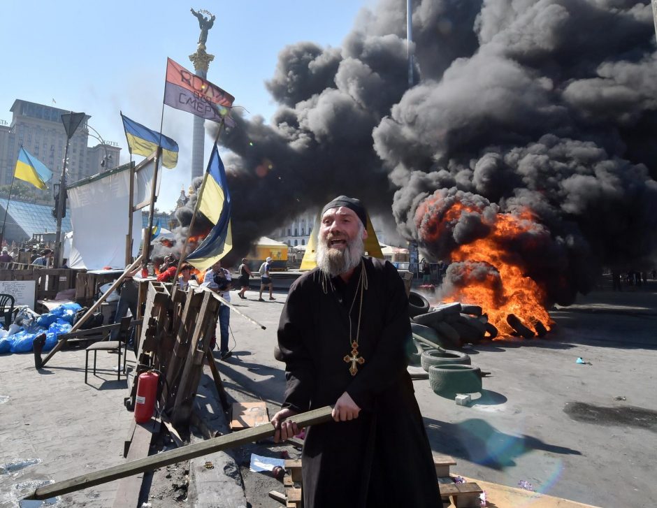 Kijevo valdžia nusprendė likviduoti Maidano stovyklą: degintos padangos ir palapinės