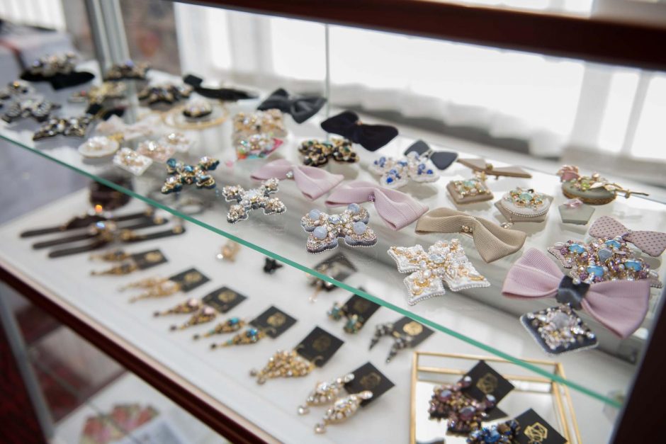 „Swarovski“ kristalų sužavėti: atlikėjas Mino puoš garso kolonėles