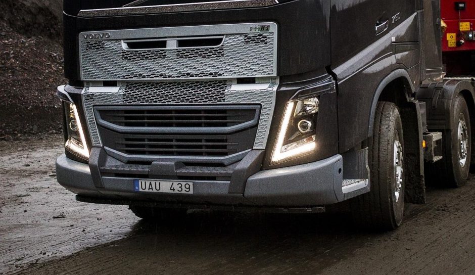 „Volvo FH“ su sustiprintu priekiniu buferiu – darbui itin sudėtingomis sąlygomis