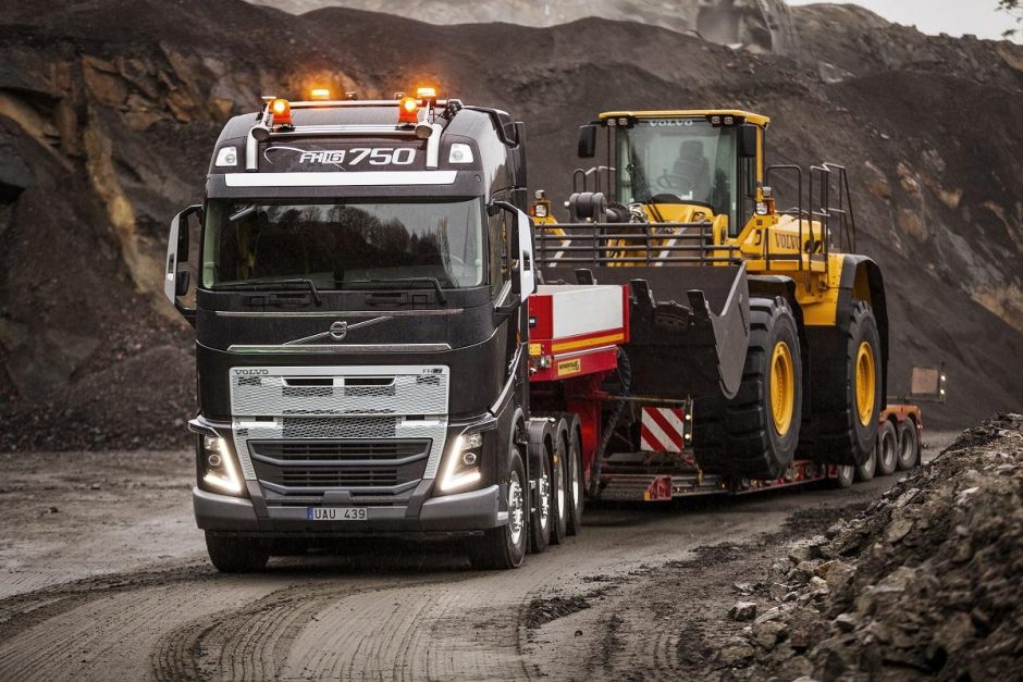 „Volvo FH“ su sustiprintu priekiniu buferiu – darbui itin sudėtingomis sąlygomis