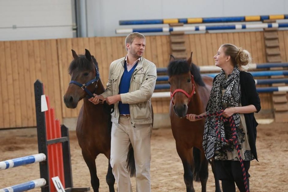 Dėl kilnaus tikslo susivieniję aktoriai išparduoda personažų drabužius