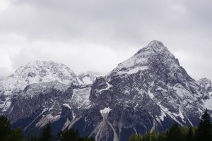 Alpėse po sniego lavina žuvo du estų slidininkai