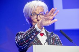 Augant grėsmėms, ECB vadovė ragina didinti ES finansinę integraciją