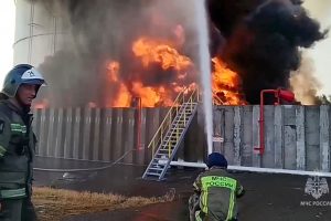 Rostovo srityje jau penktą dieną liepsnoja naftos bazė