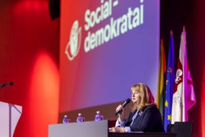 Socialdemokratai išlaiko pirmą poziciją reitingų lentelėje, antri – konservatoriai