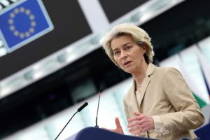 U. von der Leyen: esu įsitikinusi, kad pavyks susitarti su Vengrija dėl pagalbos Ukrainai